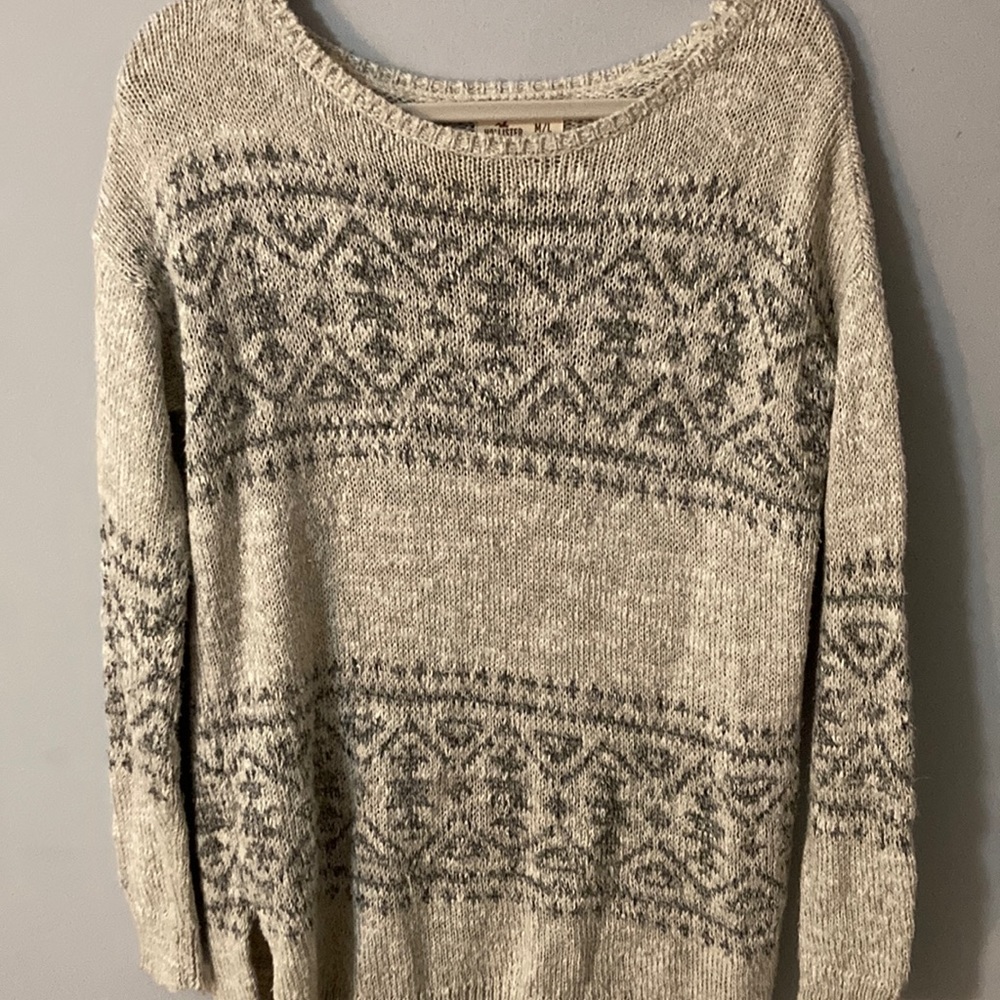 gray and white sweater